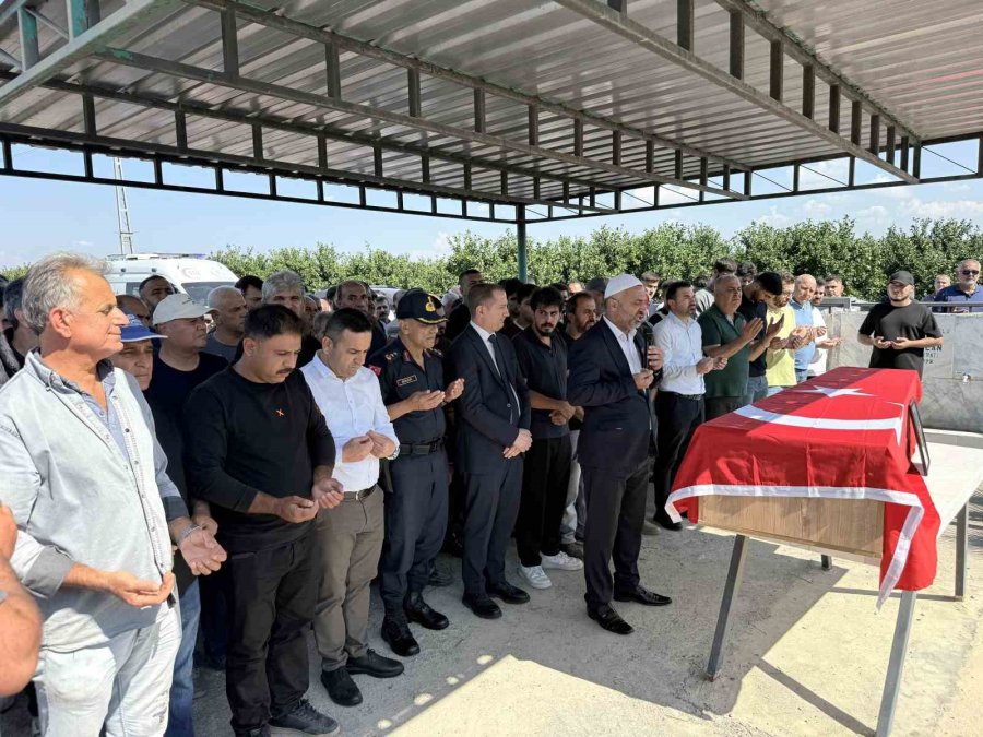 Gemi Faciasında Cenazesine Ulaşılan Üniversiteli Genç, Mersin’de Toprağa Verildi
