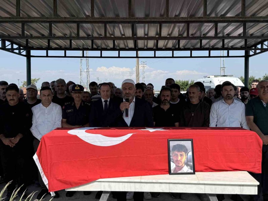 Gemi Faciasında Cenazesine Ulaşılan Üniversiteli Genç, Mersin’de Toprağa Verildi