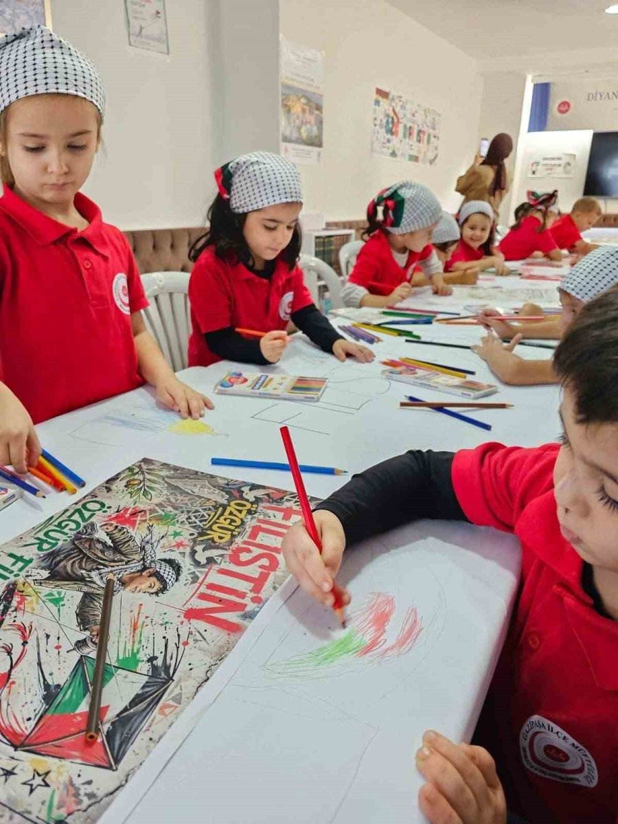 ’filistinli Çocuklar İçin Çiz’ Etkinliği