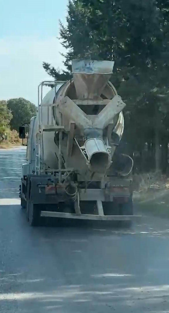 Antalya’da Seyir Halindeyken Yola Harç Döken Beton Mikserine 200 Bin Lira Ceza