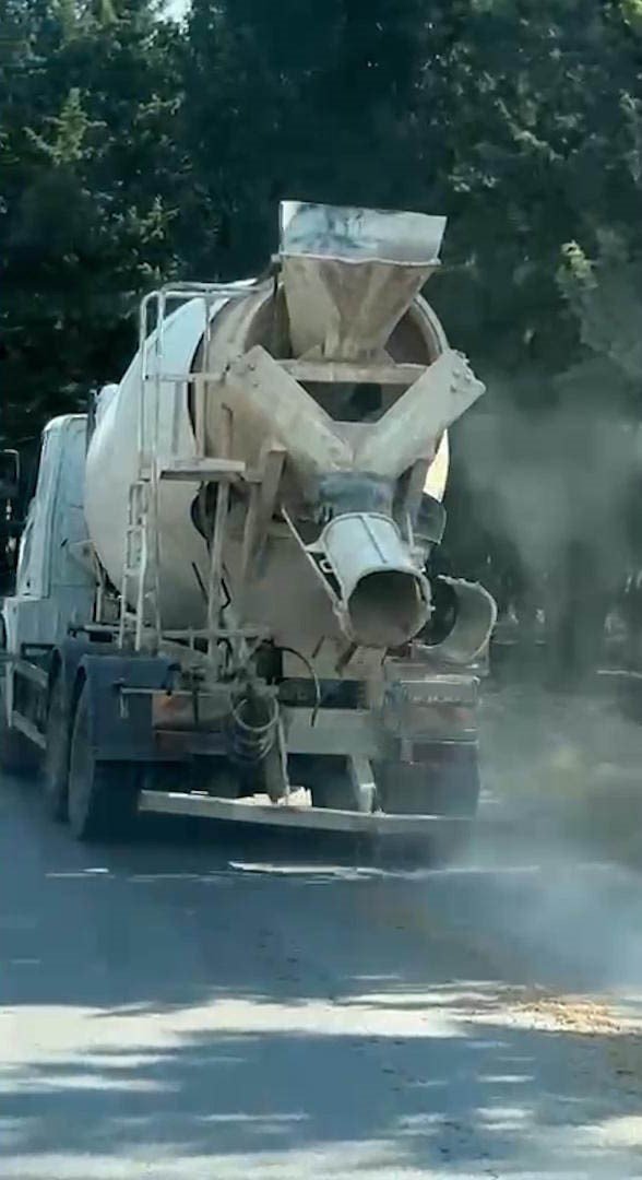 Antalya’da Seyir Halindeyken Yola Harç Döken Beton Mikserine 200 Bin Lira Ceza