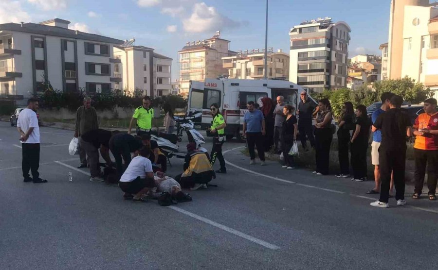 Manavgat’ta Motosikletler Çarpıştı: 3 Yaralı