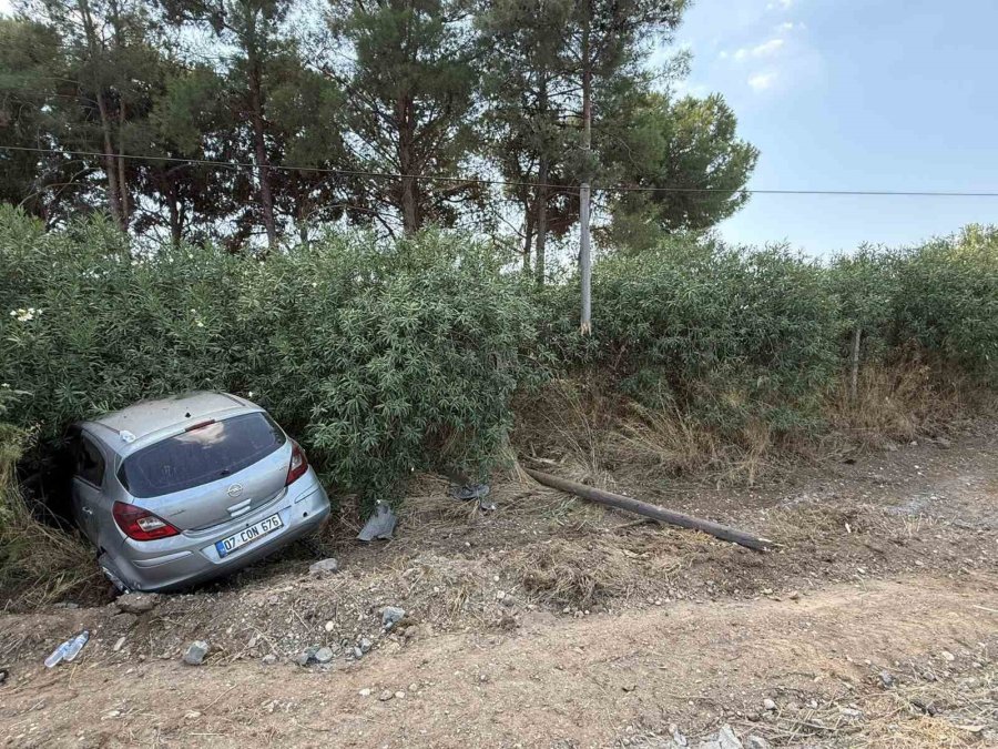 Serik’te Kontrolden Çıkan Otomobil Şarampole Yuvarlandı