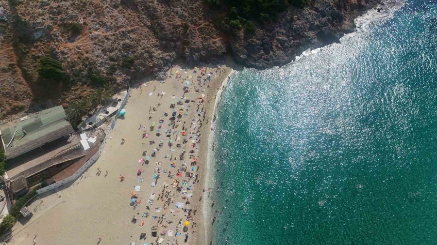 Antalya Plajlarında Ekim Ayında Yazdan Kalma Günler