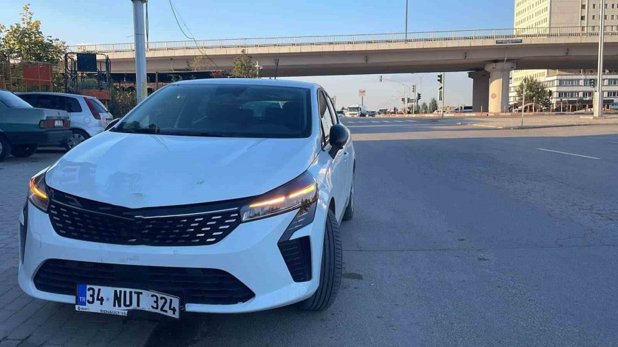 Kırmızı Işıkta Duran Motosiklete Otomobil Çarptı: 1 Polis Yaralandı