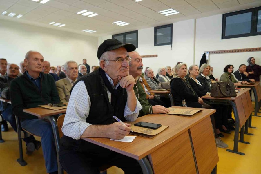 Niğde’de Üniversite Sıralarında Yaş Sınırı Kalktı: 60 Yaş Üstü Öğrenciler İlk Derslerine Başladı