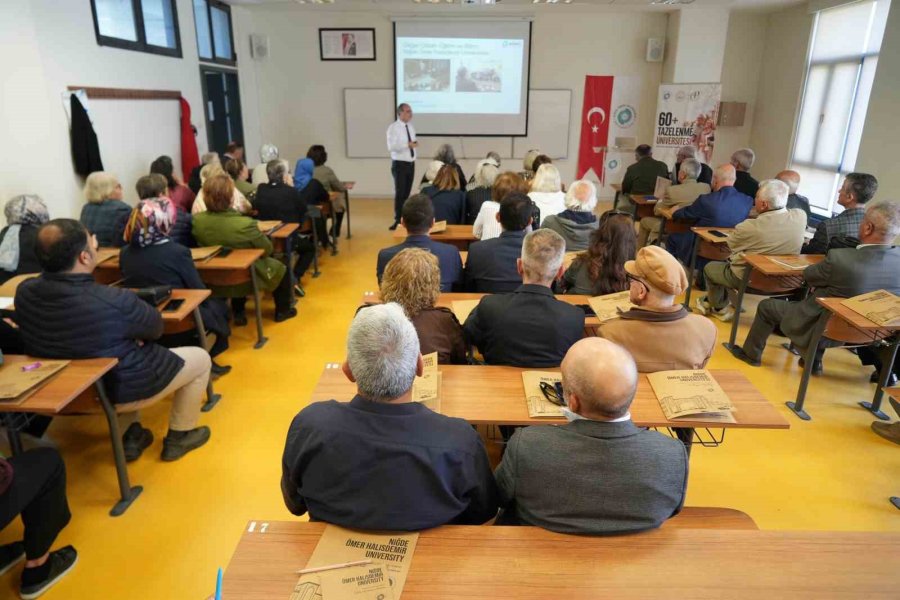 Niğde’de Üniversite Sıralarında Yaş Sınırı Kalktı: 60 Yaş Üstü Öğrenciler İlk Derslerine Başladı