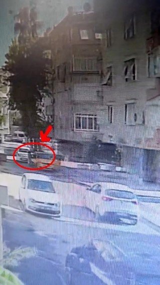 Telefonda Kendisini Polisi Olarak Tanıtan Dolandırıcılara Milyonluk Ziynet Eşyasını Verdi