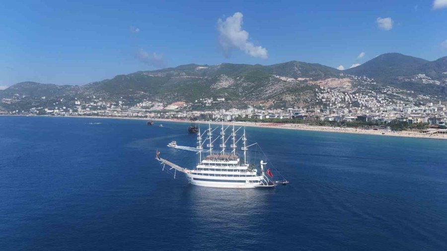 Antalya Plajlarında Ekim Ayında Yazdan Kalma Günler