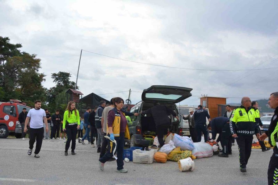 Antalya’da İki Kamyonet Çarpıştı: 1 Ölü, 2 Yaralı