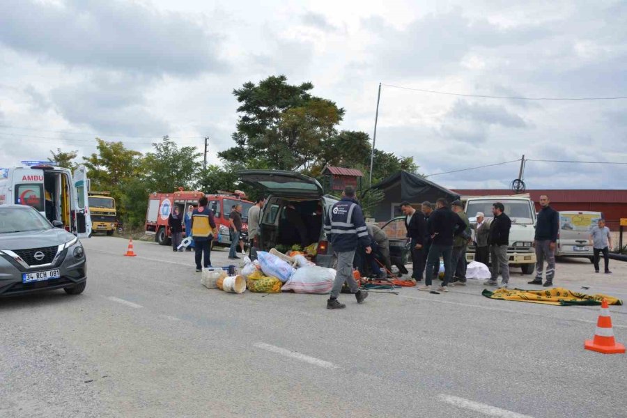 Antalya’da İki Kamyonet Çarpıştı: 1 Ölü, 2 Yaralı