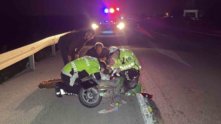 Elektrikli Bisiklet Yayaya Çarptı: 2 Yaralı