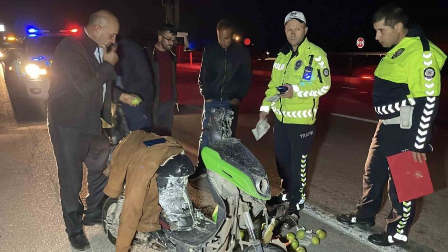 Elektrikli Bisiklet Yayaya Çarptı: 2 Yaralı