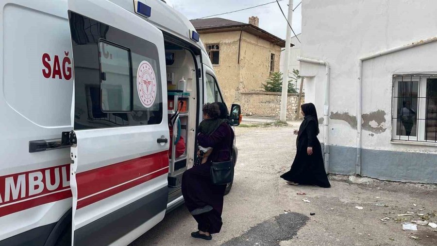 Karaman’da Balkondan Düşen 2 Yaşındaki Çocuk Yaralandı