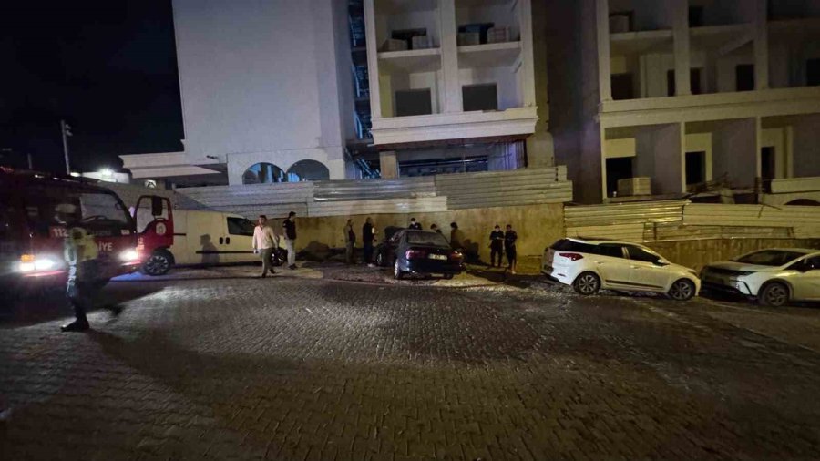 Manavgat’ta Park Halindeki Otomobilin Motoru Alevlere Teslim Oldu