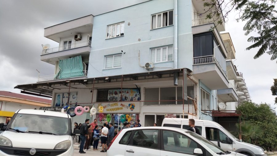 Antalya’da Evde Kedileri İle Yaşayan Hayvansever Kadın Hayatını Kaybetti