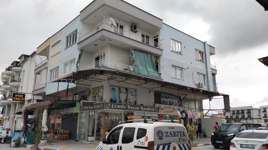 Antalya’da Evde Kedileri İle Yaşayan Hayvansever Kadın Hayatını Kaybetti