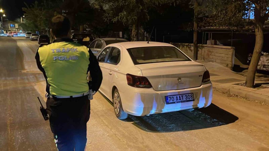 Karaman’da Elektrik Hattı İçin Kazılan Çukura Giren Otomobilde Hasar Oluştu