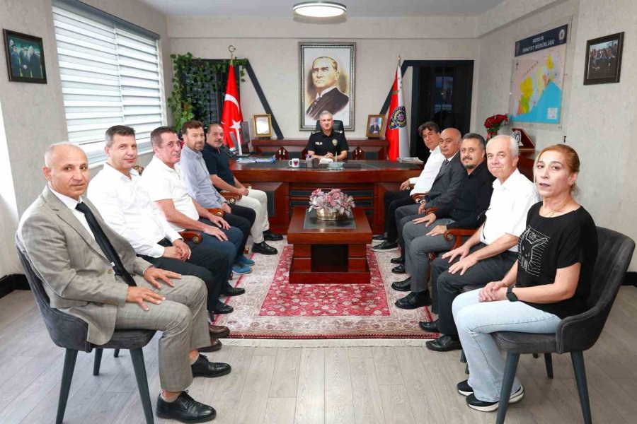 Mersin’de Görevini Tamamlayan Polisler Emekliliğe Uğurlandı