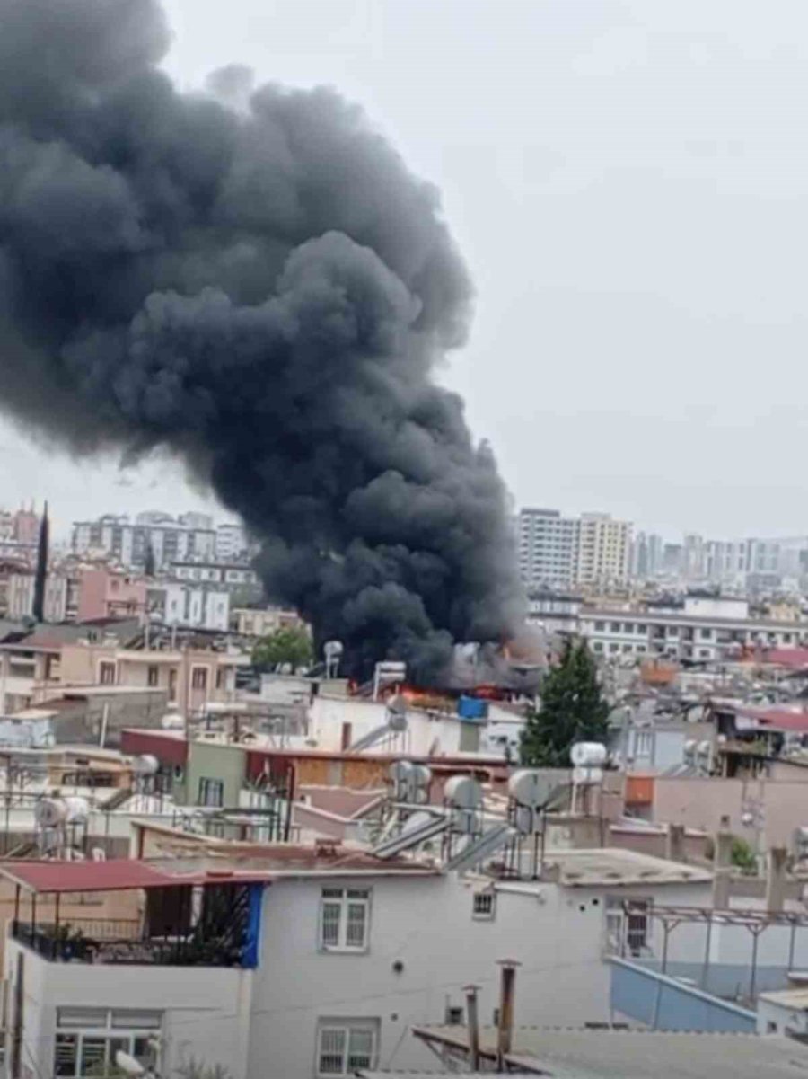 Tarsus’ta 2 Katlı Evde Yangın
