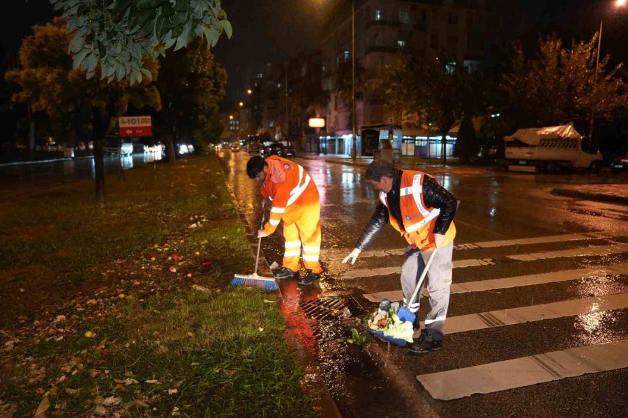 Antalya Büyükşehir Belediyesi 478 Personel Ve 347 İş Makinesi İle Sahada