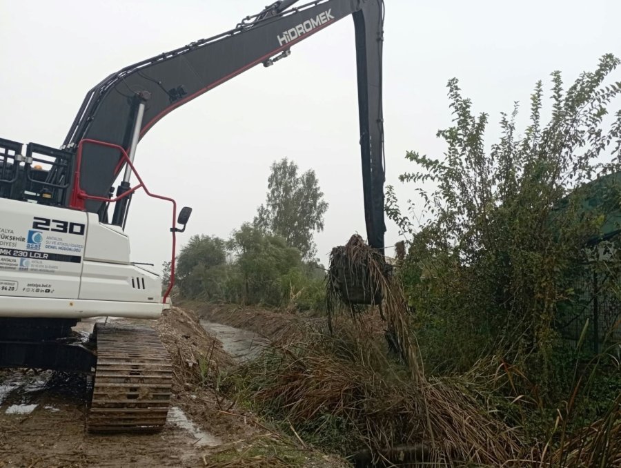 Antalya’da Şiddetli Yağışın Ardından Hasar Tespit Çalışmalarına Başlandı