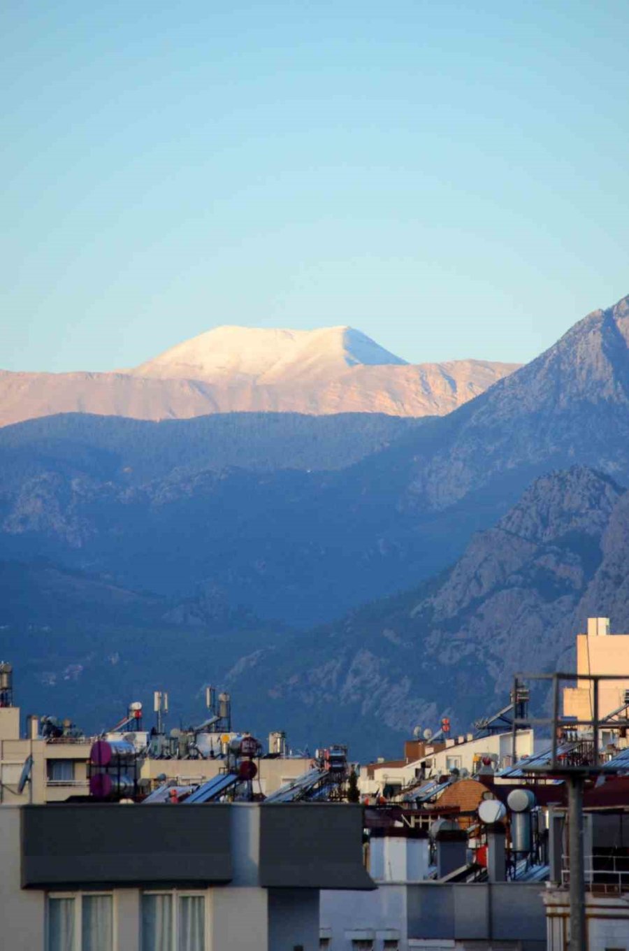 Antalya’da Yağmurun Ardından Beydağları Beyaza Büründü