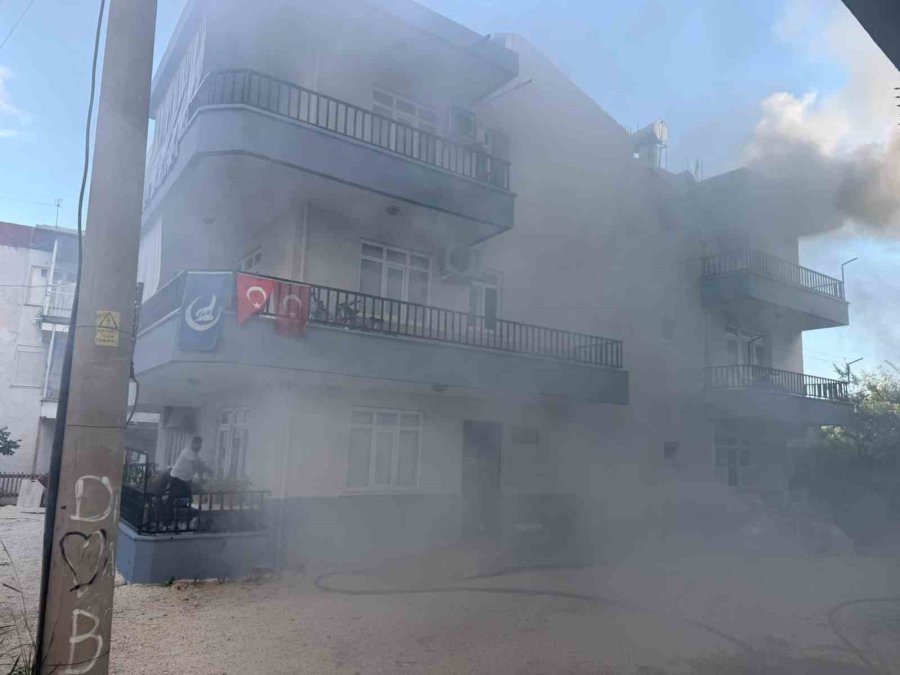 Evini Ateşe Verdi, Kiracısı Canını Hiçe Sayıp Kediyi Kurtardı