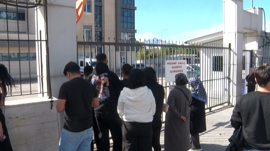 Antalya’da 22 Yaşındaki Gencin Yürek Yakan Ölümü: 7 Saat Önce "ölürüz" Dedi, Kazada Hayatını Kaybetti