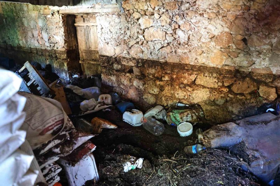 Büyükşehir Belediyesi’nden Demre’de Sel Mesaisi
