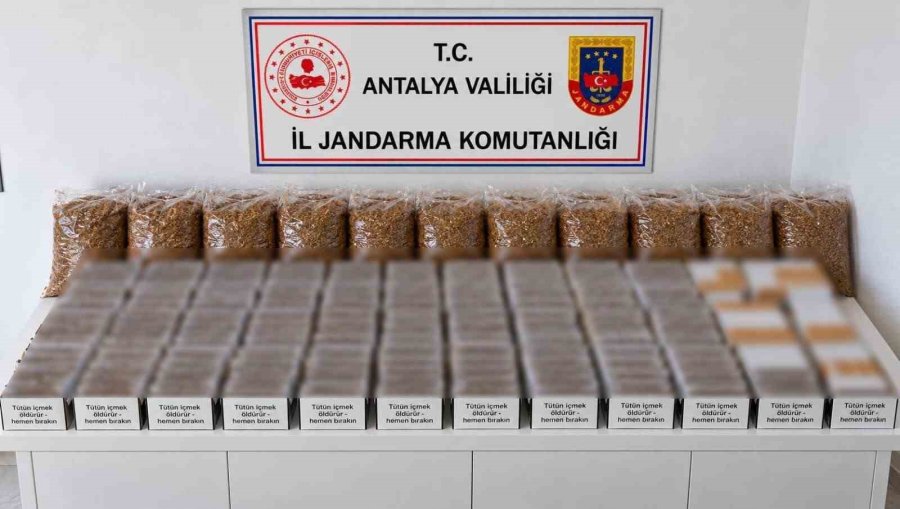 Antalya’da 1 Ton Kaçak Tütün İle 10 Bin Makaron Ele Geçirildi