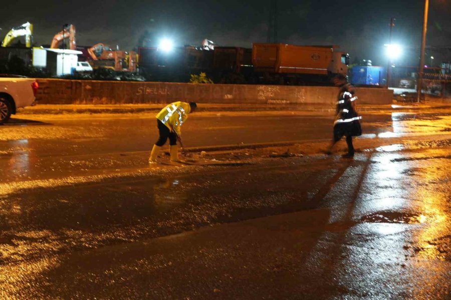 Kepez’de Sağanak Seferberliği: 101 İhbara Müdahale Edildi