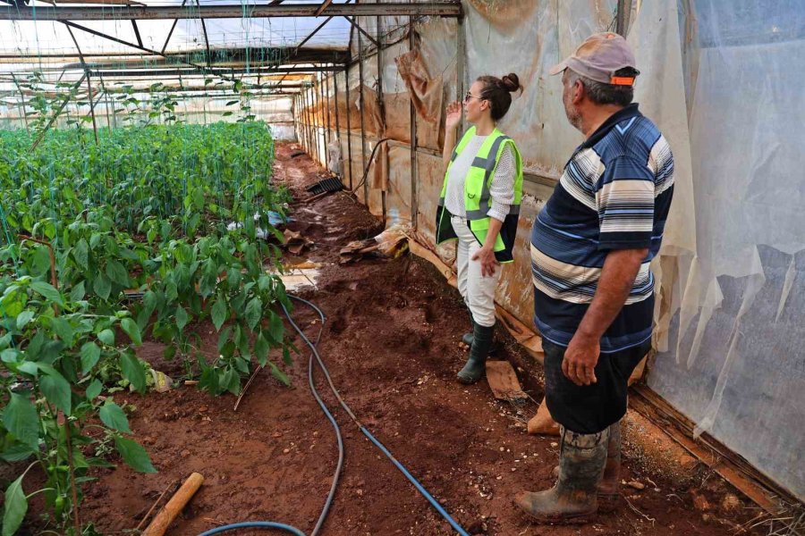 Büyükşehir Belediyesi’nden Demre’de Sel Mesaisi