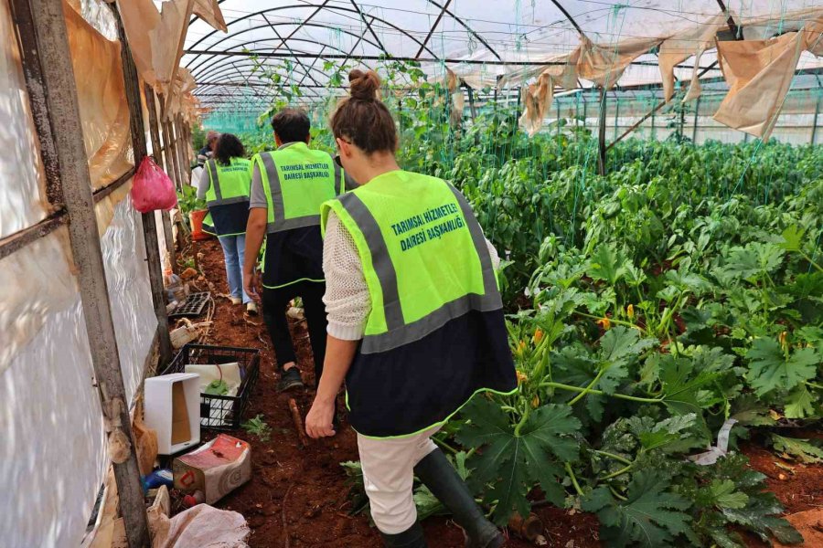 Büyükşehir Belediyesi’nden Demre’de Sel Mesaisi