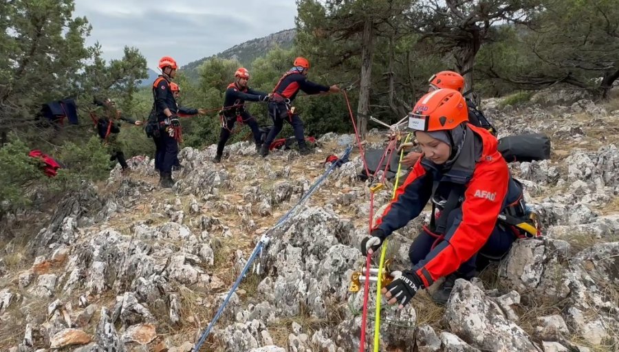 Afad’ın Metrelerce Yükseklikteki İleri Seviye Eğitimleri Nefes Kesti