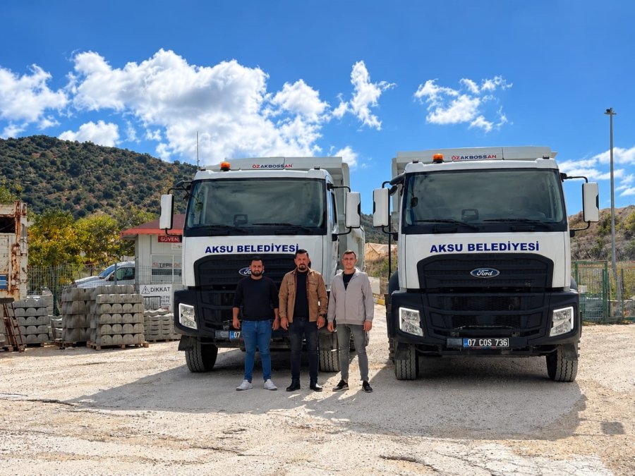 Aksu Belediyesi’nden Elmalı’ya Destek: 2 Kamyon Ve 2 Personel Görevlendirildi
