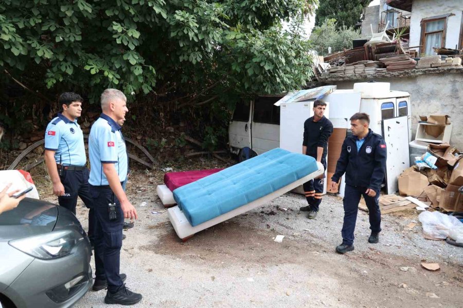 Antalya’da Hurda Ve Atık Depolarına Operasyon: 15 Kamyon Atık Kaldırıldı