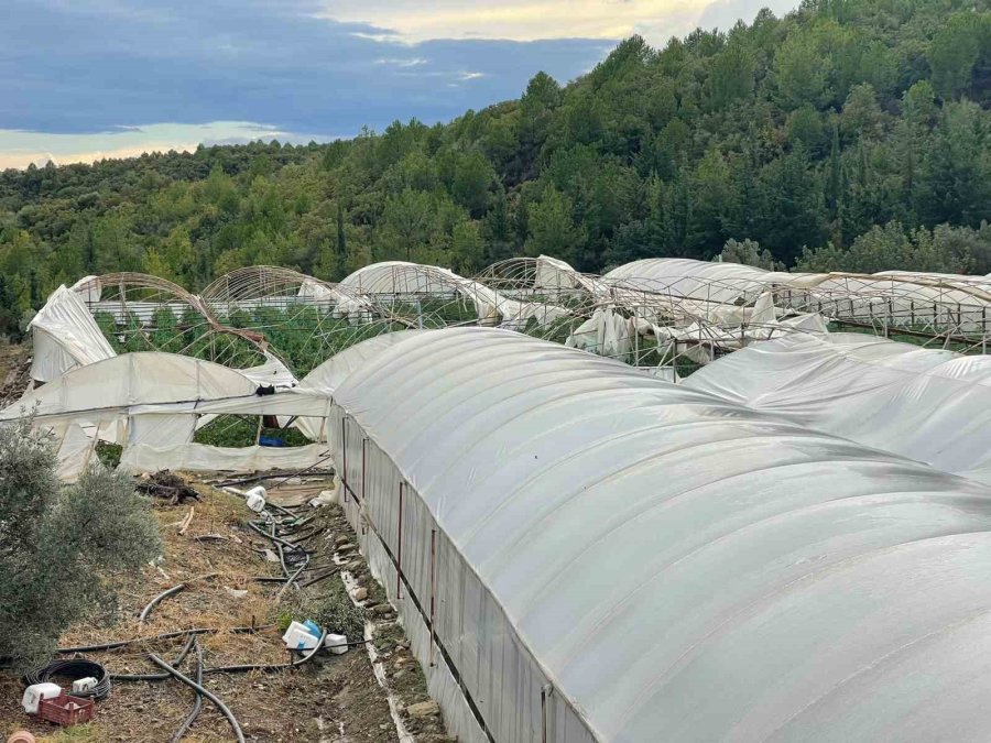 Manavgat’ta Hortum Seraları Yerle Bir Etti: 15 Dönüm Tarım Arazisi Zarar Gördü