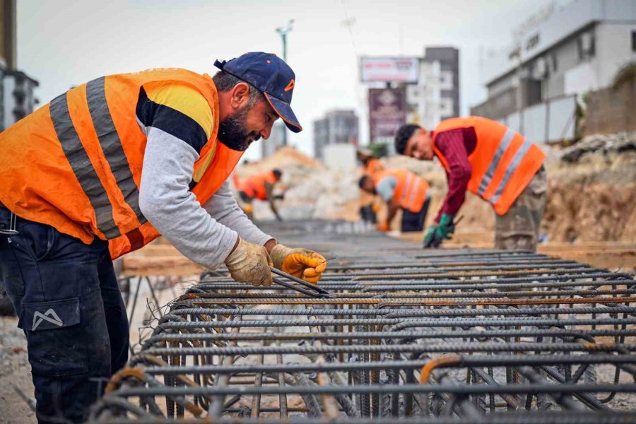 Mersin’de Bin 720 Metrelik Kavşak Projesinde Çalışmalar Sürüyor