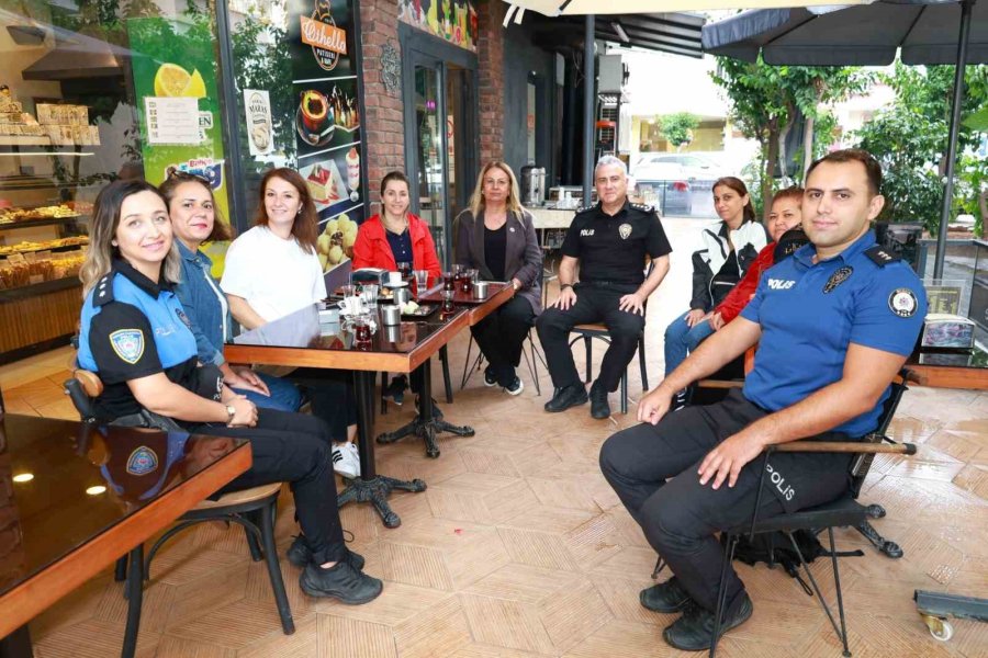 Mersin Polisi Vatandaşlarla İç İçe