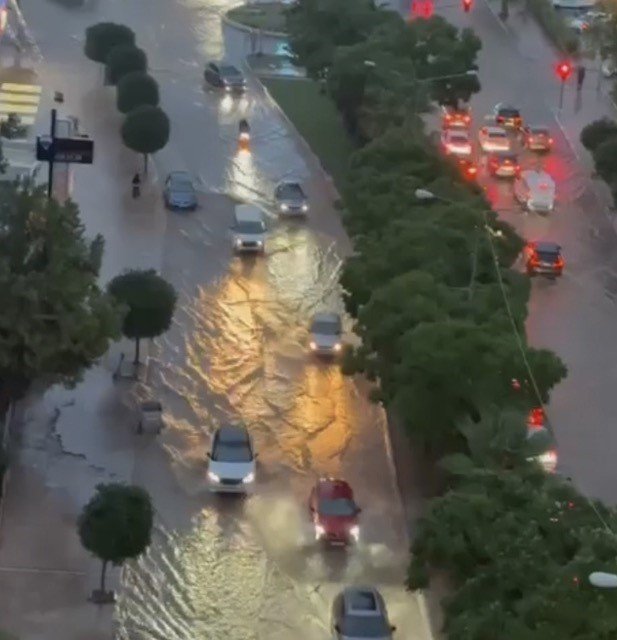 Mersin’de Sağanak Yağış Hayatı Olumsuz Etkiledi