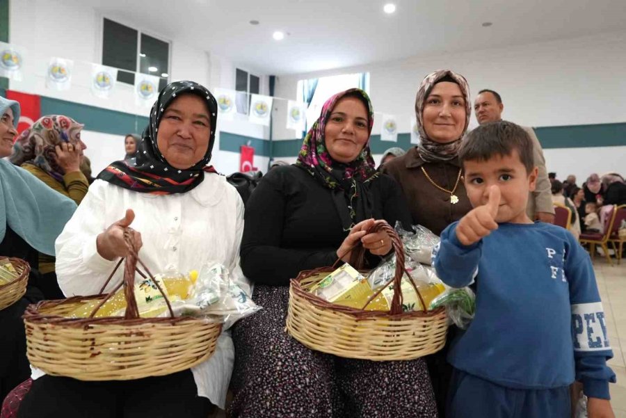 Erdemli ‘de Özel Programla Kadın Çiftçiler Misafir Edildi