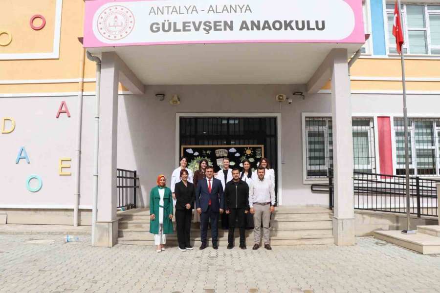 Alanya’da Minik Eller Zeytin Fidanlarını Toprakla Buluşturdu