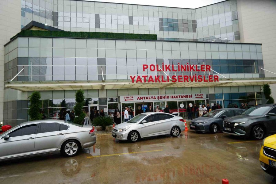 8 Yaşındaki Çocuğun Boynunda Grip Kaynaklı Düşünülen Şişlik Tümör Çıktı, Uzmanlardan Uyarı Geldi