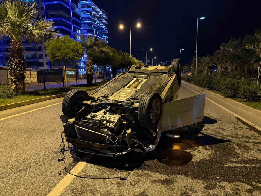 Alanya’da Otomobil Takla Attı: 2 Yaralı