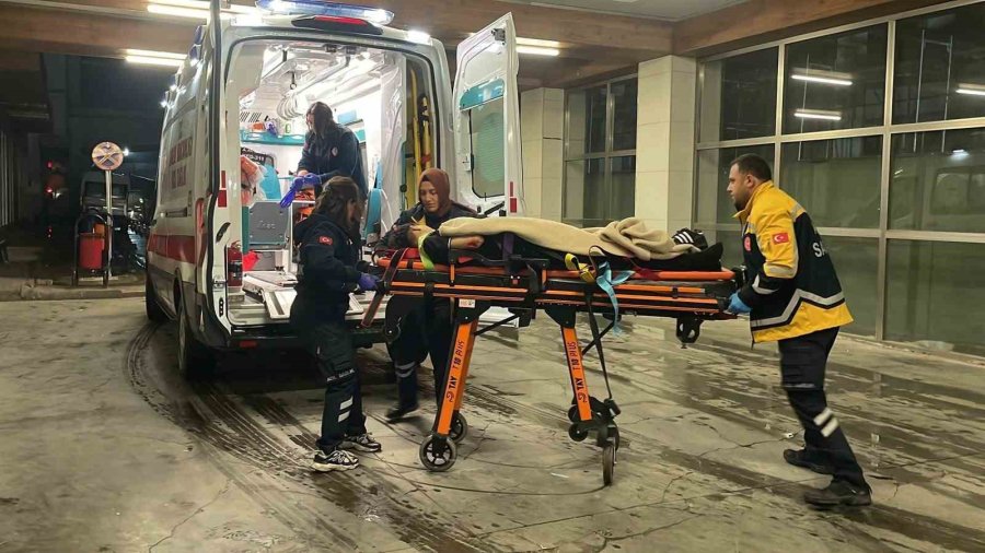 Karaman’da Parkta Bıçaklı Kavga: 2 Çocuk Ağır Yaralandı