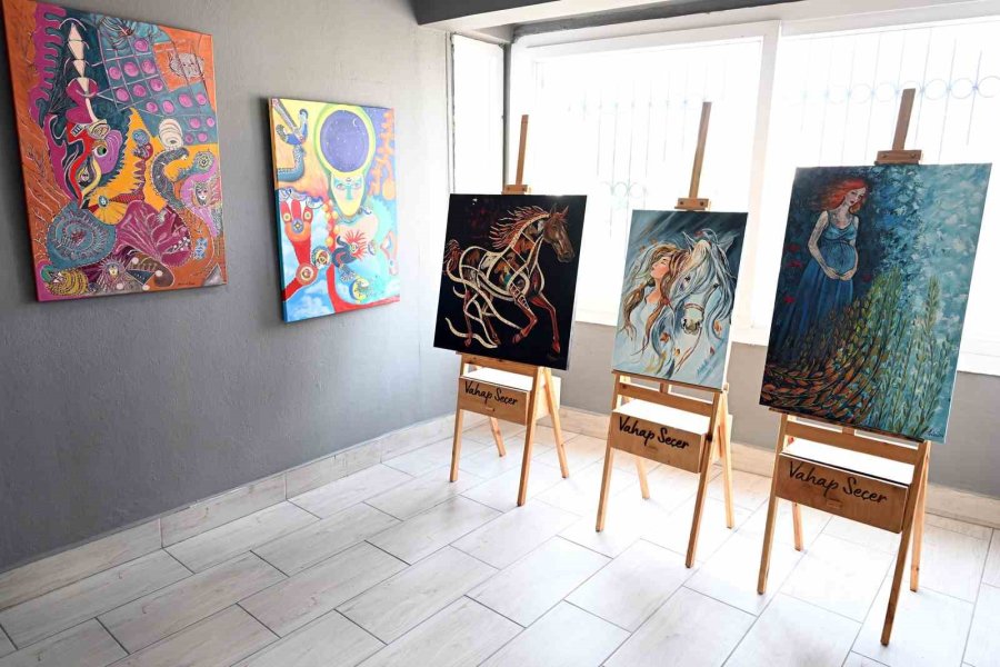 Tarsus’ta Esnaf Vitrinleri Sanat Galerisine Dönüştü