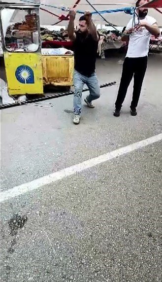 Antalya’da Şiddetli Rüzgar Semt Pazarını Vurdu