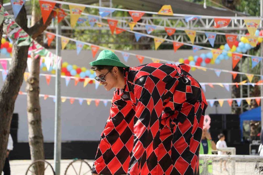 Antalya Çocuk Festivali’nde Aileler Ve Çocuklar Doyasıya Eğlendi