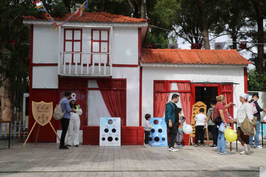 Antalya Çocuk Festivali’nde Aileler Ve Çocuklar Doyasıya Eğlendi